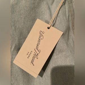 Universal Thread Size 8 R Mom Jeans 💙🤍